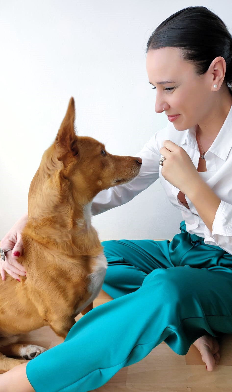 Mujer y perro - Marca Podenco Moda